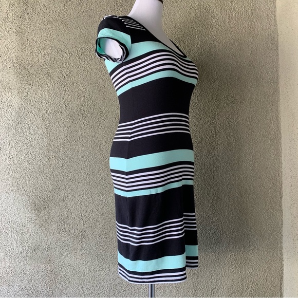 🔥5/$20🔥 “Derek Heart” Striped Jersey Mini-Dress size M - Picture 4 of 9
